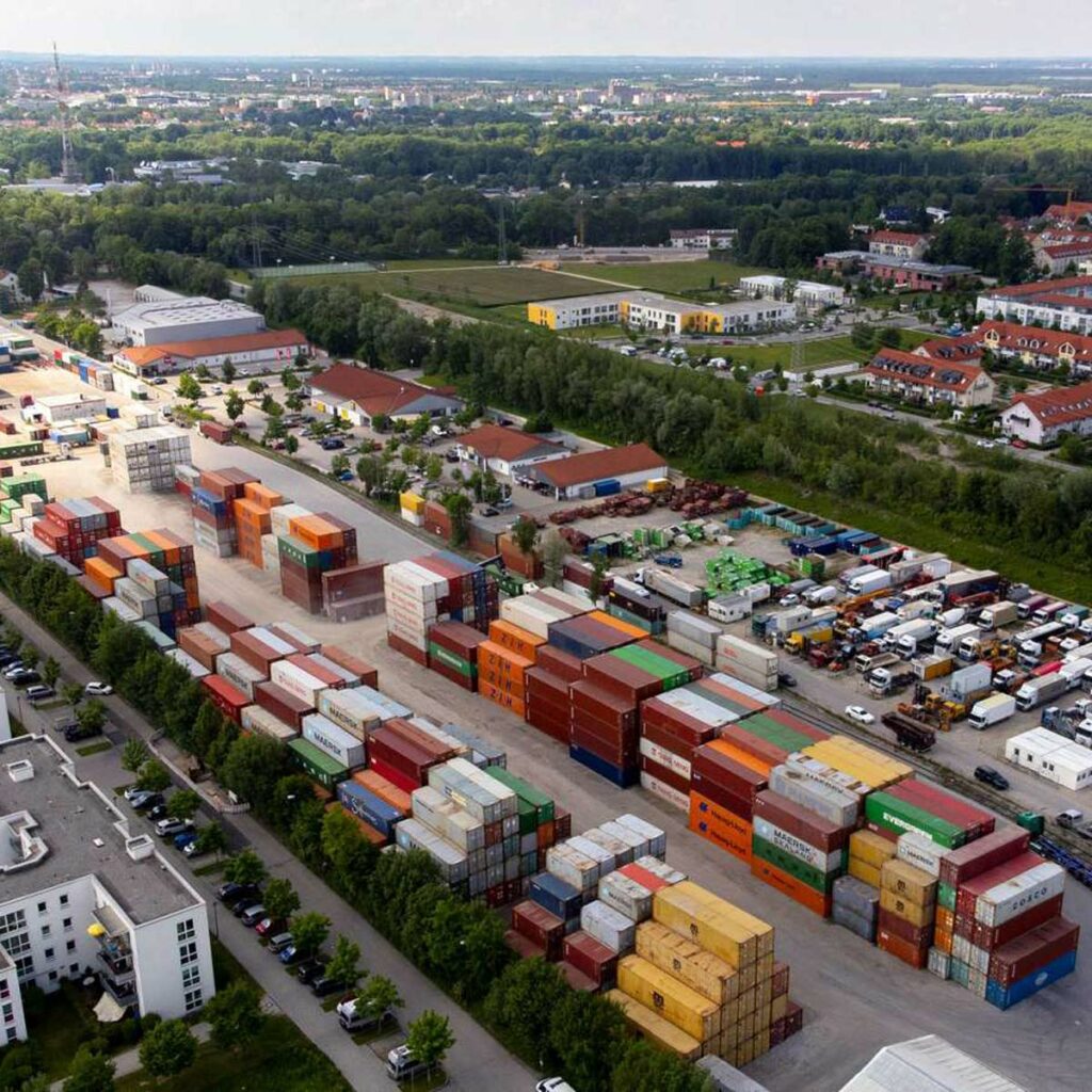 Foto zeigt das Containerdepot des Areals