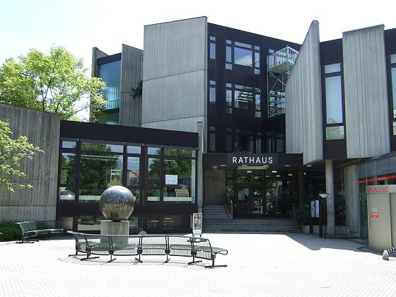 Bild zeigt das Rathaus Unterföhring